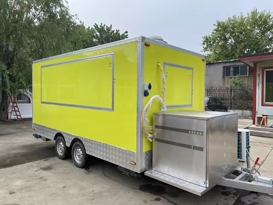 Автомобили и тележки с продуктами питания